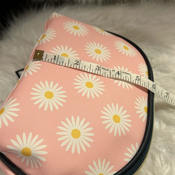 NWT, DANBEY LEE PINK DAISY MAKEUP BAG - Picture 10 of 11